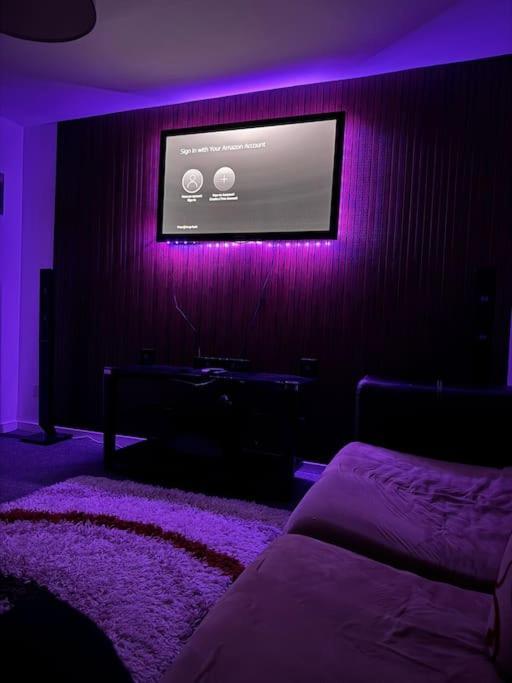 Cozy 3-bed House In Centre *