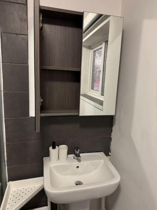 Cozy 3-bed House In Centre